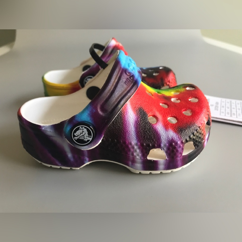NWT! Crocs littles Graphic Colorful Tie-Dye Size: US C2/C3 - Picture 7 of 10
